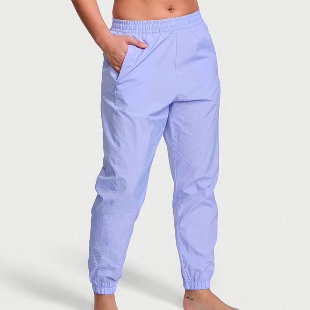 Victoria’s Secret Parachute Weekend Jogger Pants

Size XS/ XP